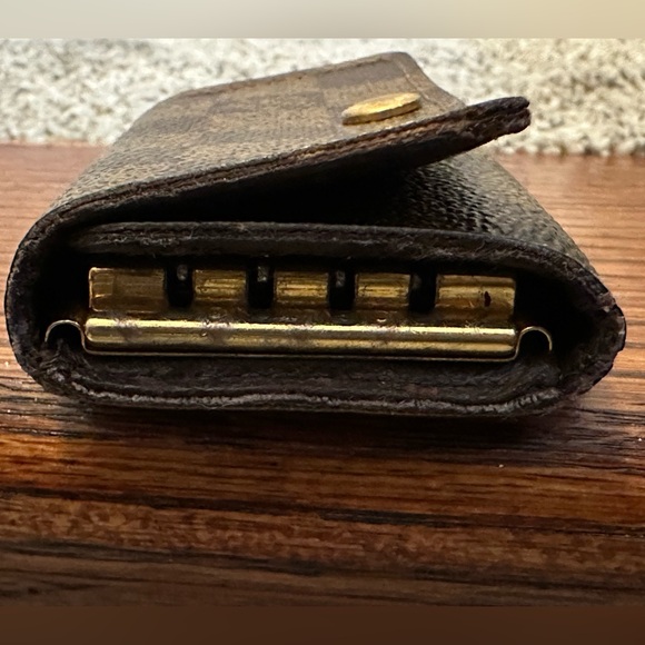 LV Key Chain Holder - Picture 8 of 8